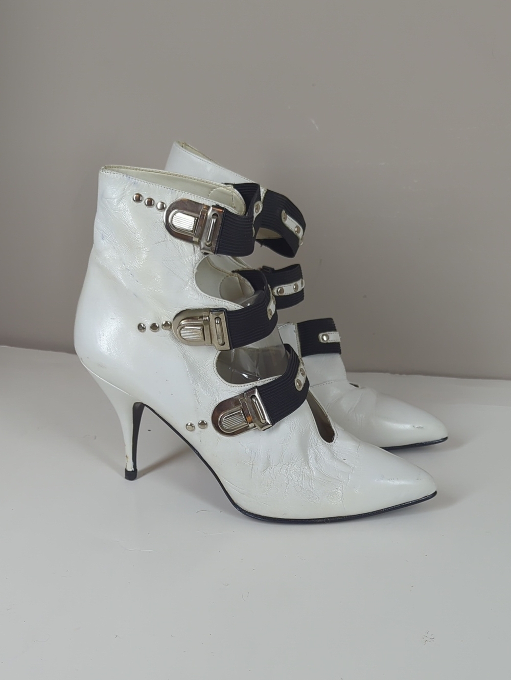 Vintage 80s White Pointed-Toe High Heel Ankle Boots with Black Buckle Straps 6.5
